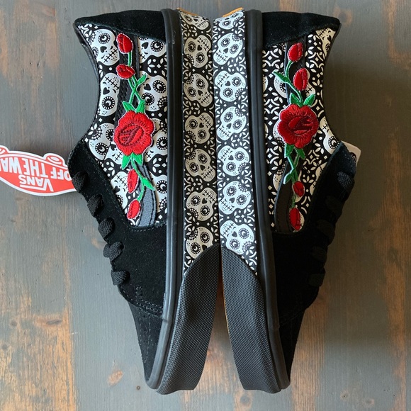 Sugar Skull & Red Roses Vans. LAST PAIR!!! Size 7 women. NEW CUSTOM MADE. - Picture 3 of 8